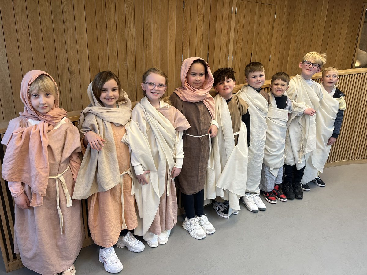 StBPrimWorcs's tweet image. Year 3 have had an amazing day @RomanBathsBath
Togas, Emperors, Archaeology and lots of fun having new experiences together. 
#learningbeyondtheclassroom 
@CLOtC