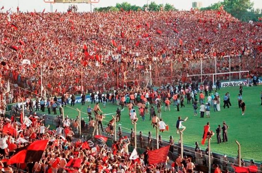 LA MOVILIZACIÓN DE HINCHAS MÁS GRANDE DE LA HISTORIA DEL FÚTBOL ARGENTINO: LOS 40 MIL DE VISITANTE DE NEWELL´S

🔴⚫️En el año 2004, uno de los equipos más grandes del interior gestó una de las movilizaciones más masivas nunca antes vista en la historia del fútbol nacional en una