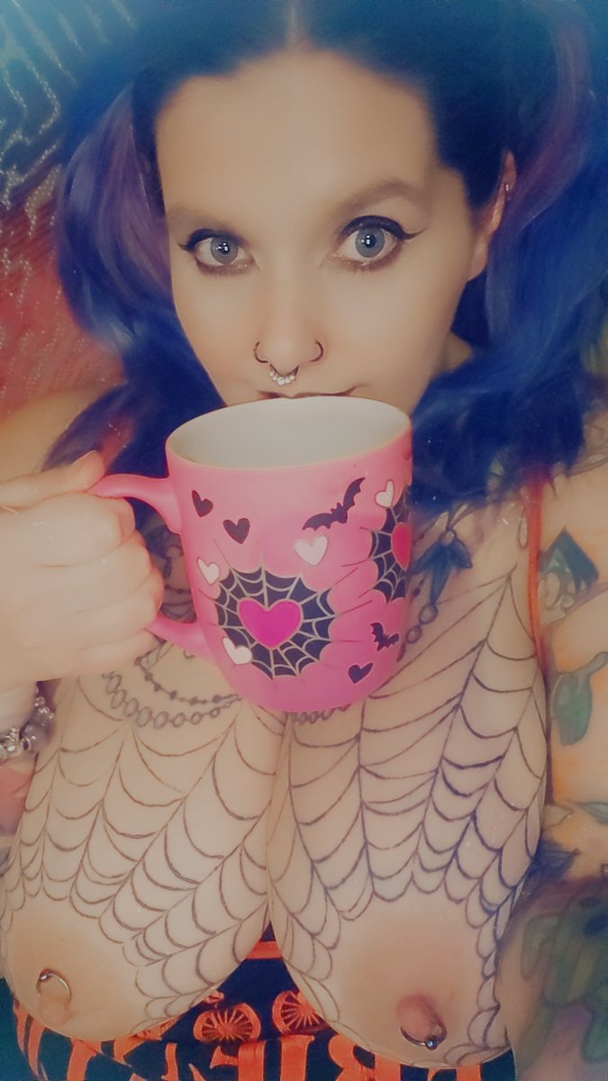 _Irish_vixen's tweet photo. Wanna join me first a coffee 😴 https://t.co/Mc0WaM0xoV
