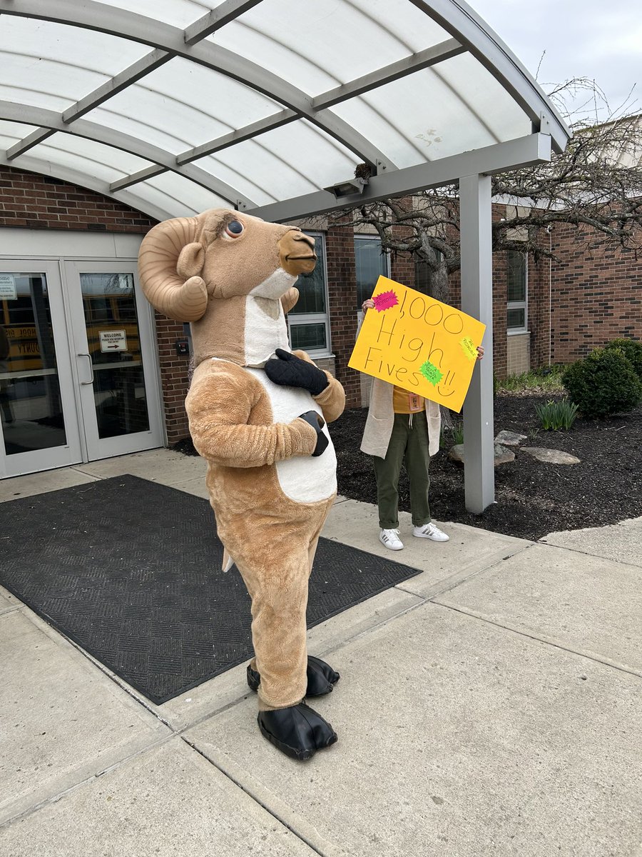 EldaCounselor's tweet photo. Today, we celebrated all Elda students for their positive behaviors so far this school year 🎉🎉
We had special guests at arrival this morning to help celebrate the students! https://t.co/Feztb8LUNd