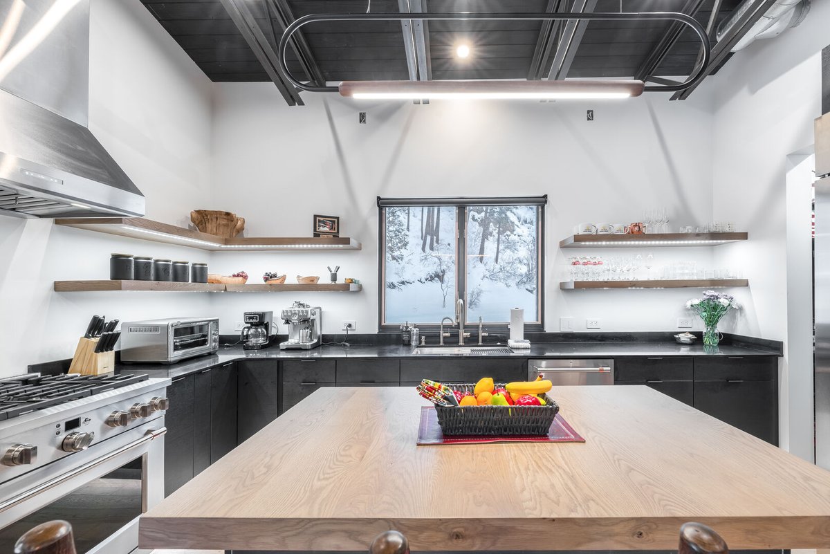ILoveWhitefish's tweet photo. Welcome to Whitefish Suncrest Charm, where modern design meets mountain luxury! 🏡✨
Your perfect Montana getaway starts here! 🌄
https://t.co/uwsDEo7Qyl
#WhitefishSuncrestCharm #ModernMountainRetreat #ExploreWhitefish #BookDirect #WhitefishRentals #ILoveVacations #ILove https://t.co/B57lT5P3Xr