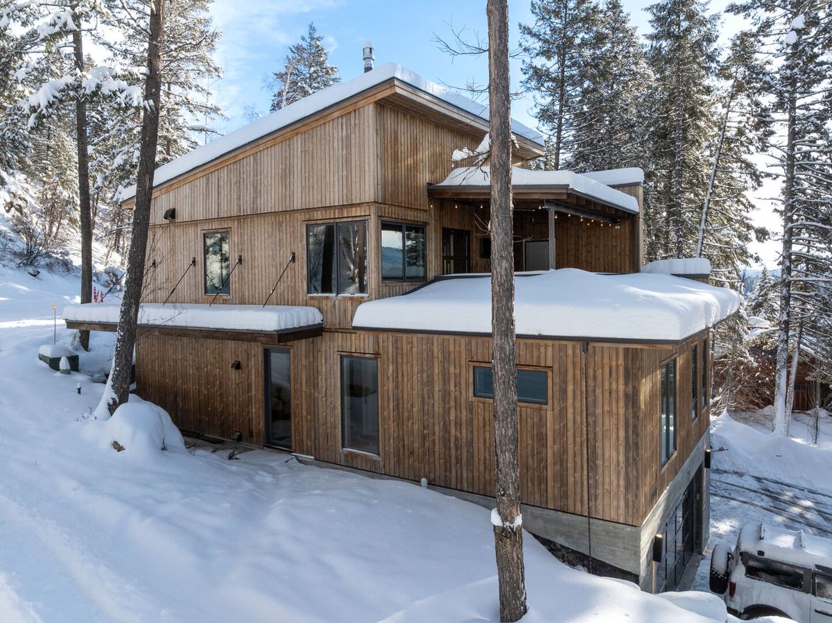 ILoveWhitefish's tweet photo. Welcome to Whitefish Suncrest Charm, where modern design meets mountain luxury! 🏡✨
Your perfect Montana getaway starts here! 🌄
https://t.co/uwsDEo7Qyl
#WhitefishSuncrestCharm #ModernMountainRetreat #ExploreWhitefish #BookDirect #WhitefishRentals #ILoveVacations #ILove https://t.co/B57lT5P3Xr