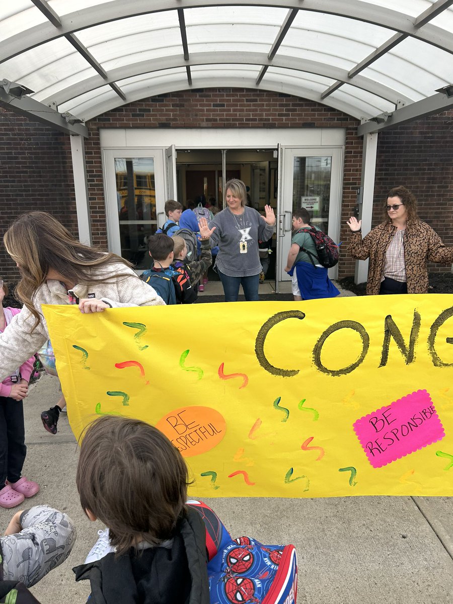 EldaCounselor's tweet photo. Today, we celebrated all Elda students for their positive behaviors so far this school year 🎉🎉
We had special guests at arrival this morning to help celebrate the students! https://t.co/QCJEznLYag