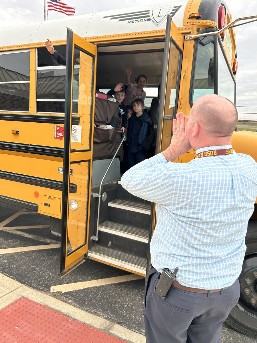 EldaCounselor's tweet photo. Today, we celebrated all Elda students for their positive behaviors so far this school year 🎉🎉
We had special guests at arrival this morning to help celebrate the students! https://t.co/QCJEznLYag