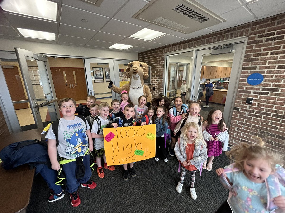 EldaCounselor's tweet photo. Today, we celebrated all Elda students for their positive behaviors so far this school year 🎉🎉
We had special guests at arrival this morning to help celebrate the students! https://t.co/QCJEznLYag