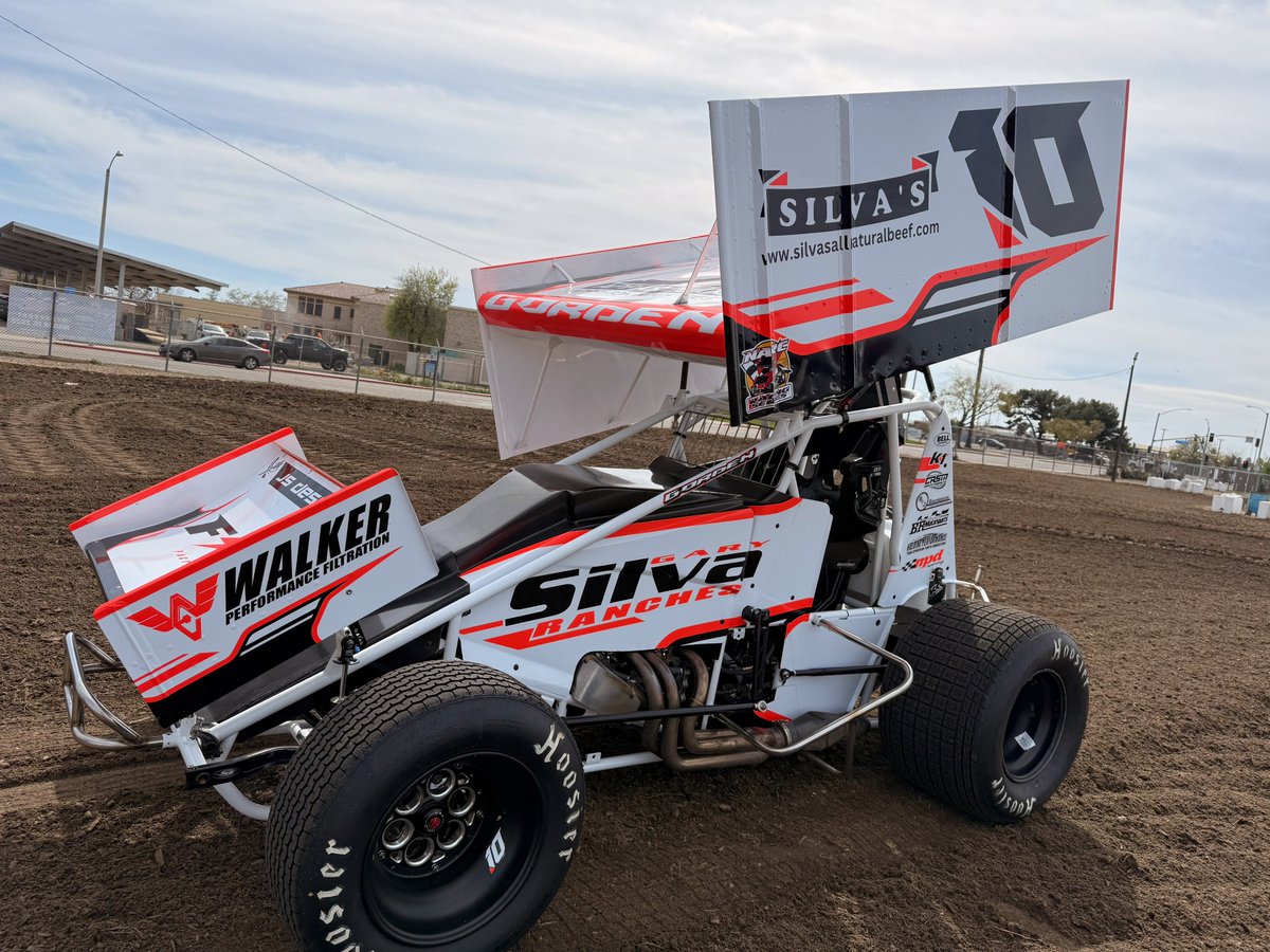HighLimitRacing's tweet photo. More than 🔟 drivers are making their season debut with @Kubota_USA High Limit Racing tonight at @TulareRaceway, including these young Cali kids:

𝗫𝟭 @ChanceGrasty1
𝟮𝗞 @GaugeG_21 
𝟭𝟬 @Dominic_Gorden 
𝟭𝟮𝟭 @CaedenSteele121 

📺 https://t.co/9bF4DjGR2Q (𝟱:𝟯𝟬𝗽𝘁) https://t.co/KjhIQSBqMt