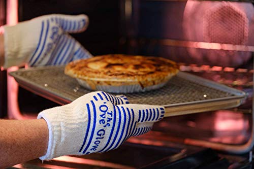 BuyOvenGlove's tweet image. Dinner’s heating up—don’t let your hands take the hit! Wear an Ove Glove. Order yours on our website now! 🔥🧤 #CookingSmart