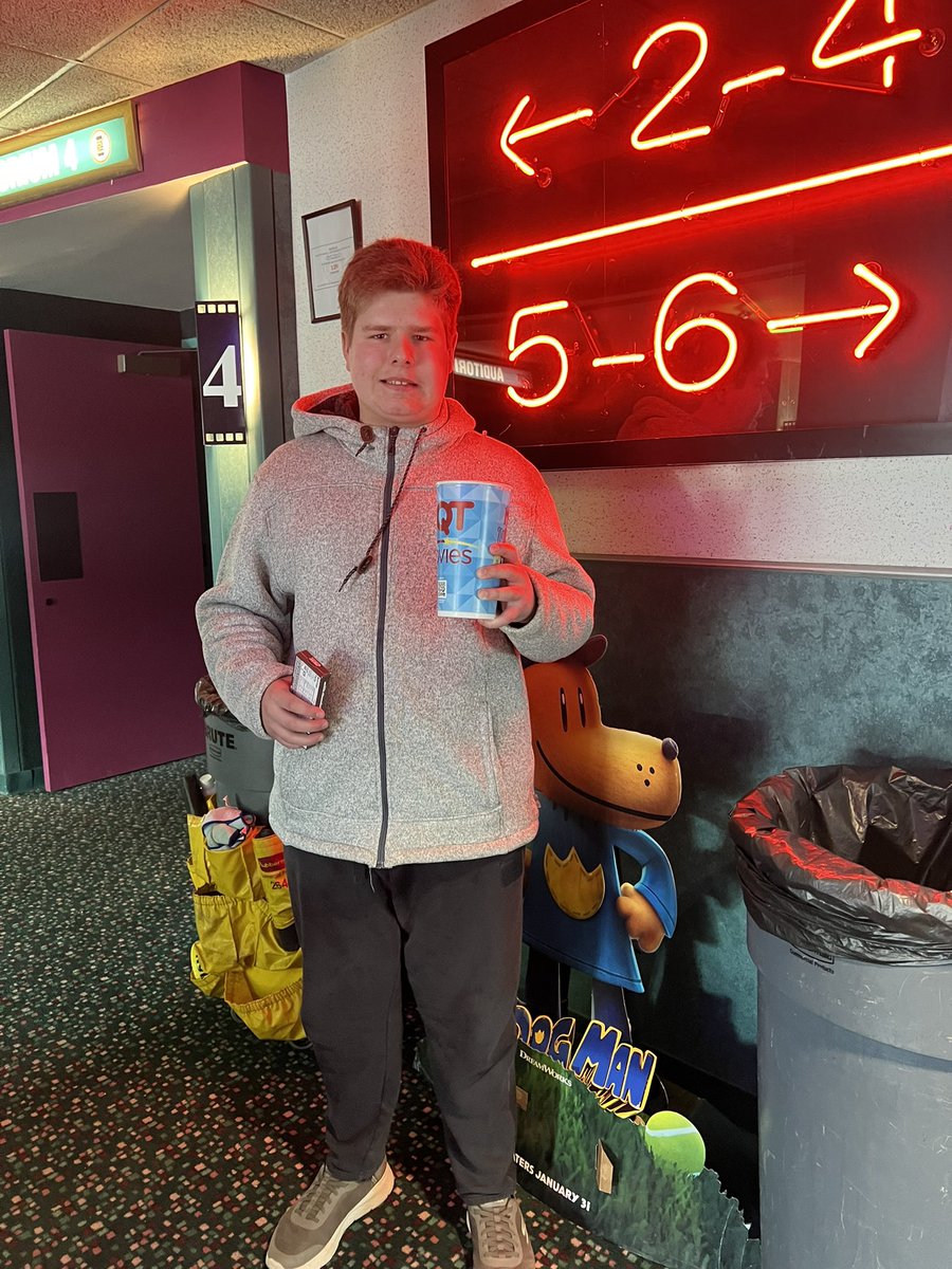 LOHSMrM's tweet photo. Today our students had a great community outing at the GQT Oxford 7 theater! Students were able to practice valuable transition life skills with their peers from the LOHS ESETS class! #ProtectTheThunder #AlwaysLakeOrion https://t.co/MdpsrEzfCp