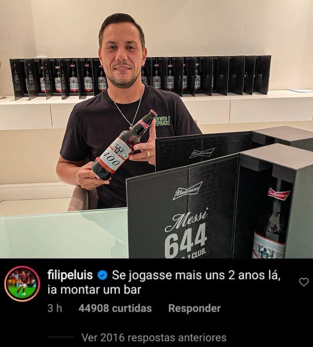 MessiLeoBrasil_'s tweet photo. Quando Diego Alves recebeu 21 garrafas de cerveja por ter levado 21 gols do Messi.

O comentário do Filipe Luís kkkkkkkkkkkkkkkkk. https://t.co/N5Jud9UjPb