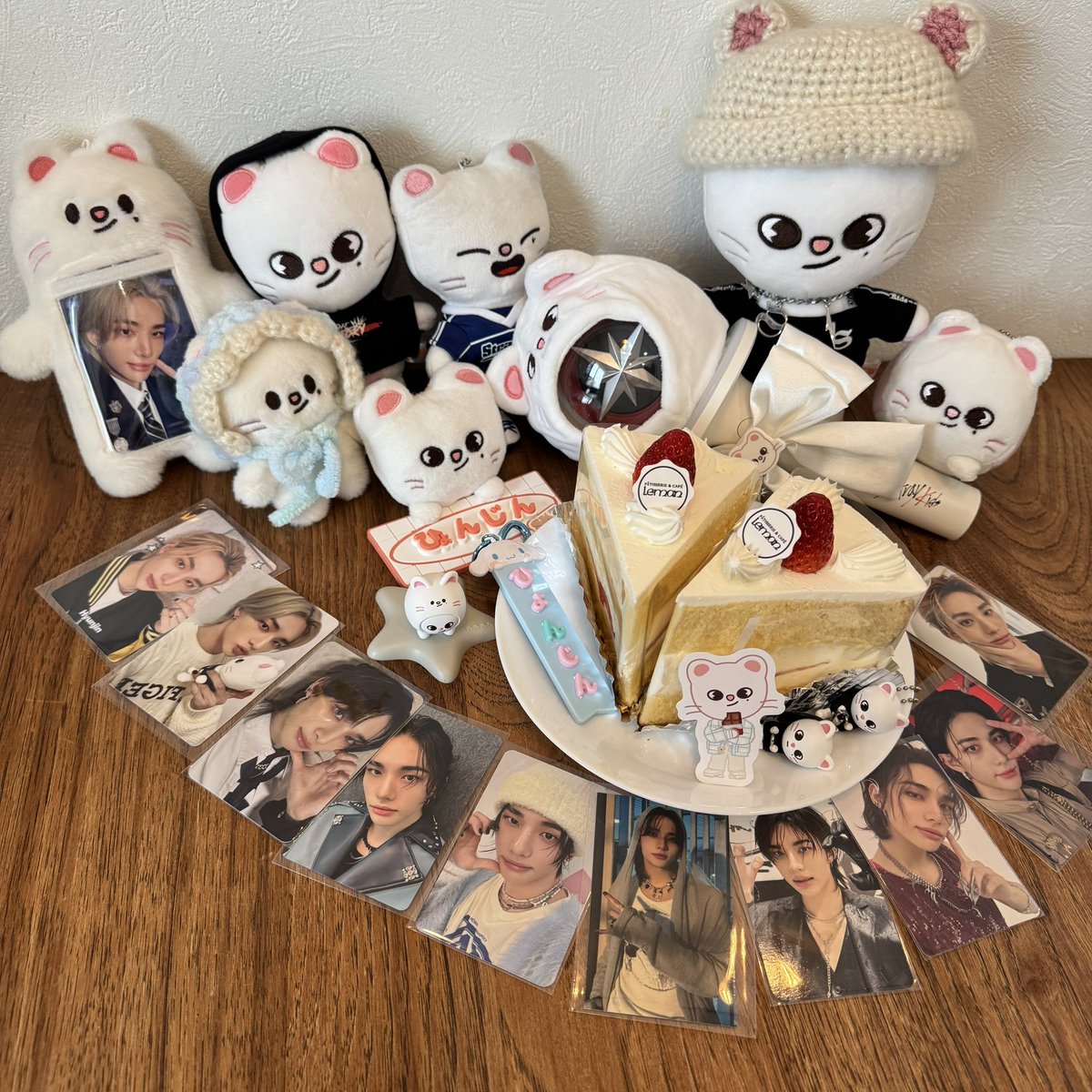 27co_h's tweet photo. 🩵happy birthday hyunjin🩵

いつも色んな姿を見せてくれてありがとう
stayの光になってくれてありがとう
どんなヒョンジンも大好きだよ！ https://t.co/gobKVXl1P6