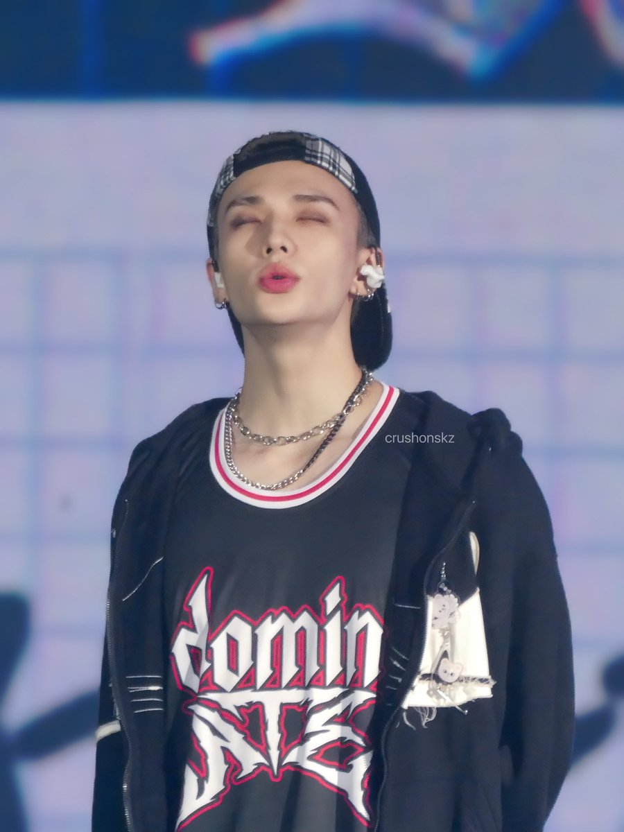 27co_h's tweet photo. 🩵happy birthday hyunjin🩵

いつも色んな姿を見せてくれてありがとう
stayの光になってくれてありがとう
どんなヒョンジンも大好きだよ！ https://t.co/gobKVXl1P6