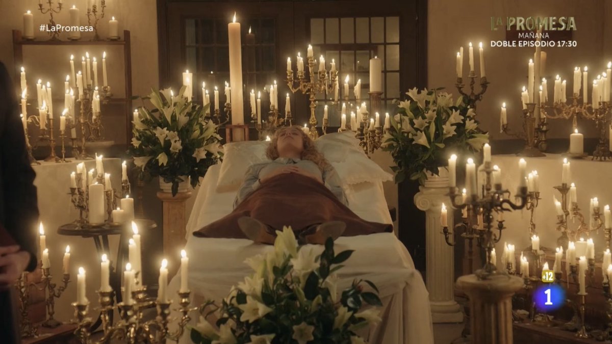 El mal rato que tuvo que pasar el de prevención de riesgos laborales el día que grabaron esta escena, no se lo desearía yo a nadie. #LaPromesa