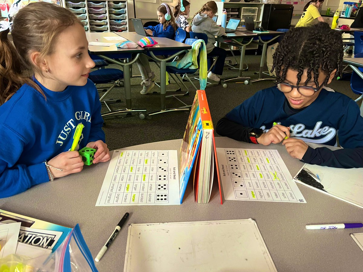 TeacherMrsA3rd's tweet image. Battle ship roll &amp;amp; read to master a new phonics skill! #GoGullLake #GLCSRyan @UFLiteracy