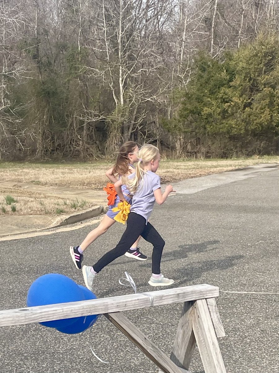 Girls on the Run enjoyed the beautiful weather as they completed their practice 5k this afternoon ☀️🏃‍♀️ <a href="/GOTRI/">Girls on the Run®</a>