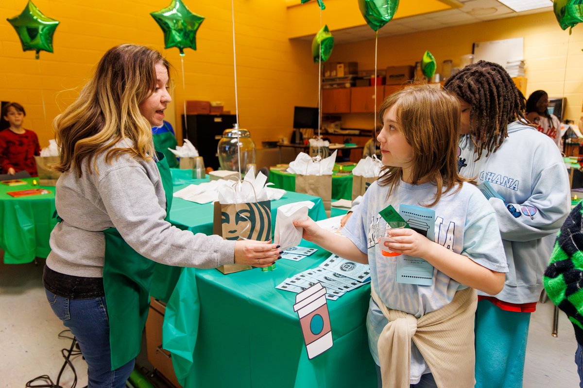 NPSchools_VA's tweet image. Kudos to @ADLEagles&apos; Reading Specialist, Tyra Anderson, for creating Café Read-A-Latte!

Café Read-A-Latte is a fun, cozy reading experience that brings the excitement of a book tasting to life! The idea stemmed from #ReadAcrossAmerica.

#NPSLovesLiteracy #LearnToReadReadToLearn