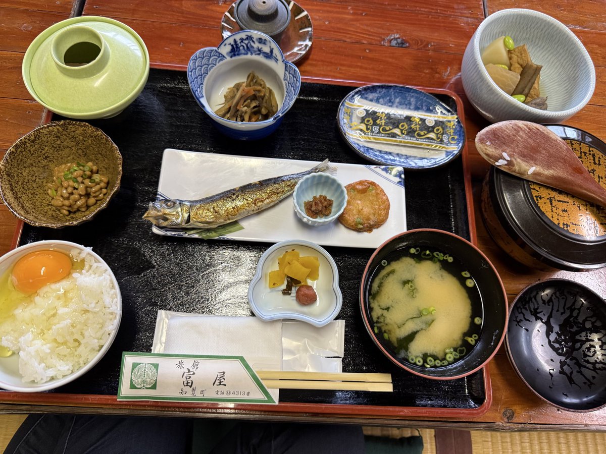 おはよう☀️

豪華すぎる朝ごはん‼️
今では普通に食べられるから気付かないけど、
白米が食べられる幸せを噛みしめます😭🙏✨

生きてるだけで偉い！じゃなくて、
生きてるだけで幸せ！やね… https://t.co/0HHmWmECJx