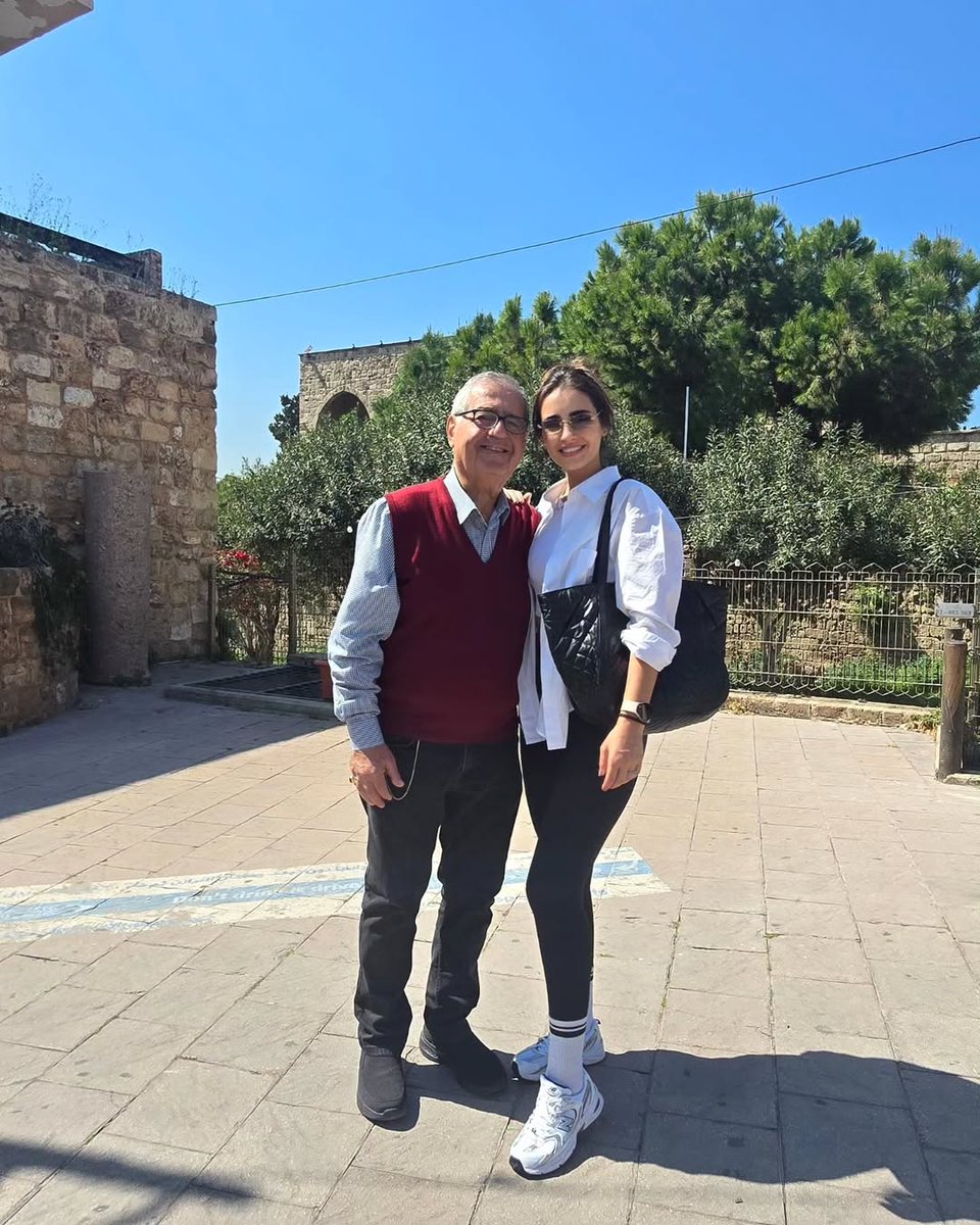 Foochia - فوشيا (@foochia) on Twitter photo <a href="/AimeeSayah/">Aimée SAYAH إيميه الصيّاح</a> فاجأت الإعلامية #إيميه_الصياح والدها بالاحتفال بعيد ميلاده الـ75، ونشرت عدة صور عبر حسابها على إنستغرام توثق ذكرياتهما وحبهما معًا، وعلقت على الصور: ”من دبي إلى جبيل في لحظة لأن عي ميلاد أبي الـ75 يستحق مفاجأة“ <a href="/AimeeSayah/">Aimée SAYAH إيميه الصيّاح</a> فاجأت الإعلامية #إيميه_الصياح والدها بالاحتفال بعيد ميلاده الـ75، ونشرت عدة صور عبر حسابها على إنستغرام توثق ذكرياتهما وحبهما معًا، وعلقت على الصور: ”من دبي إلى جبيل في لحظة لأن عي ميلاد أبي الـ75 يستحق مفاجأة“