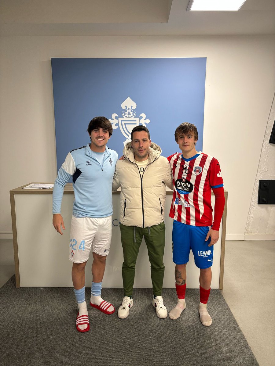 Orgulloso es poco.
Futbolistas ejemplares, personas top.
Seguir así y no cambiéis nunca.
Y yo seguiré siempre a vuestro lado.
Gracias eternas 😘💙⚽️🔝