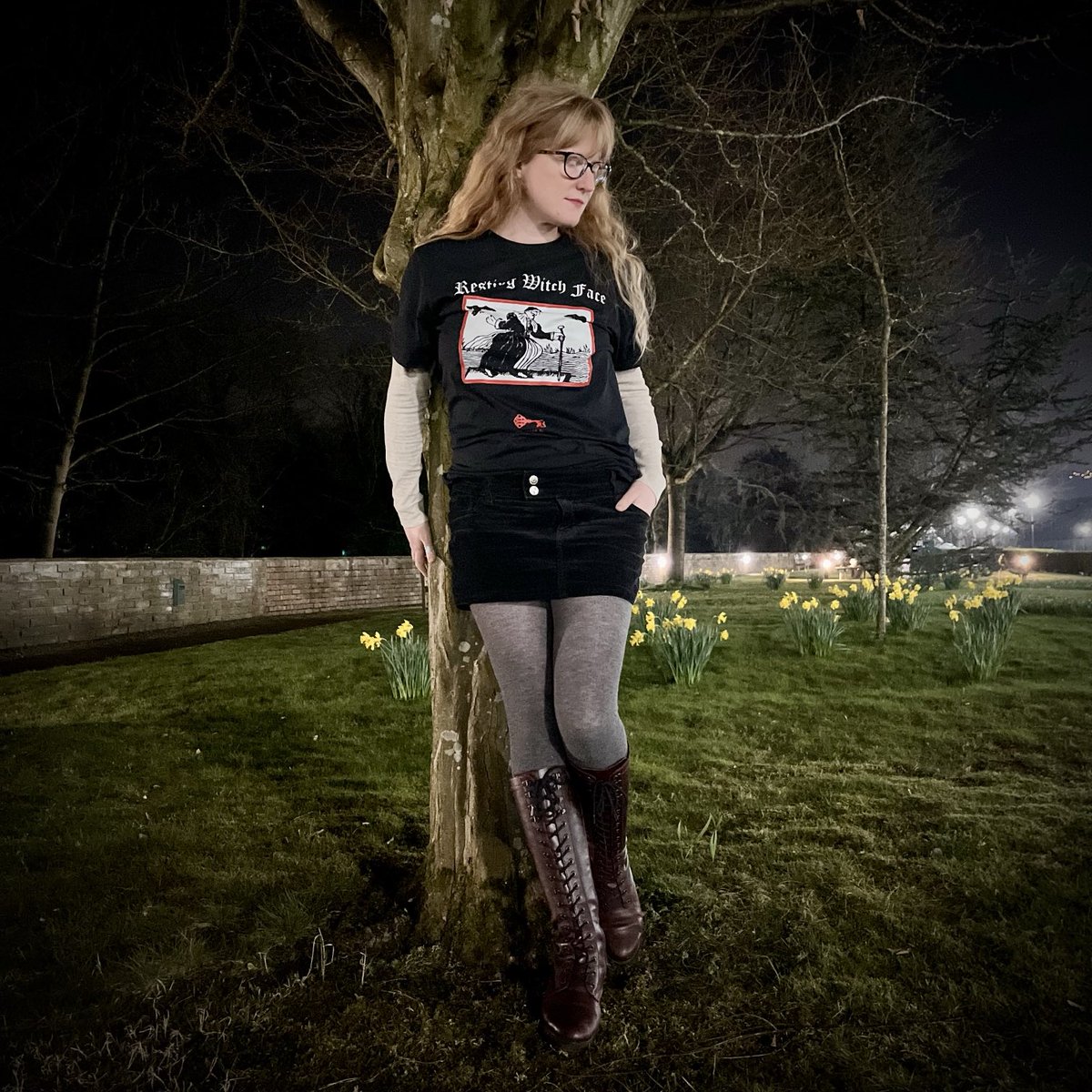 🌗 Equinox Eve 🌓

Just communing with a lovely tree, standard stuff.

#SpringEquinox #Spring #Equinox #witch #Witchcraft #FolkHorror #Ostara