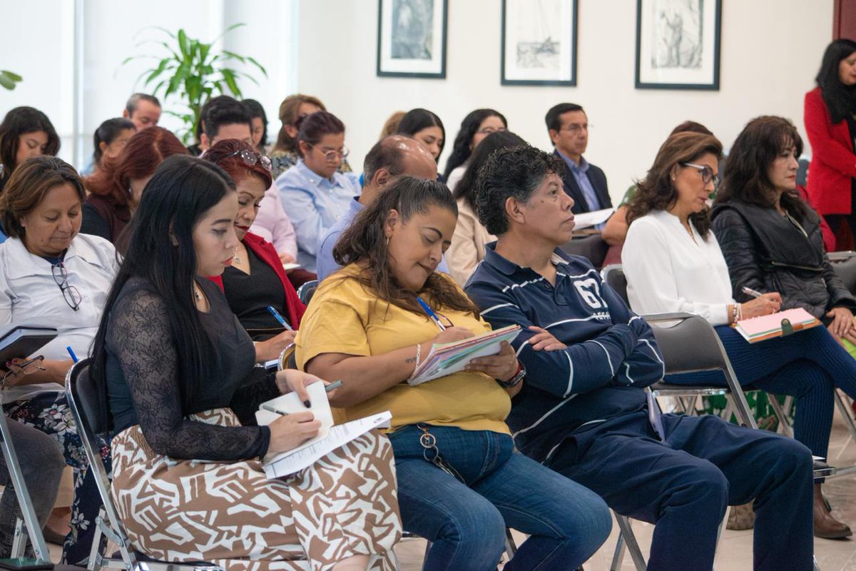 STPS_mx's tweet photo. 🟣 En el marco del 8M, la STPS lanzó un programa de capacitación sobre género y derechos humanos dirigido a todo el personal, el cual será de manera presencial y permanente. 

¡La Transformación comienza desde el interior de las Instituciones!👩🇲🇽👨 https://t.co/nrDfpaYkCf