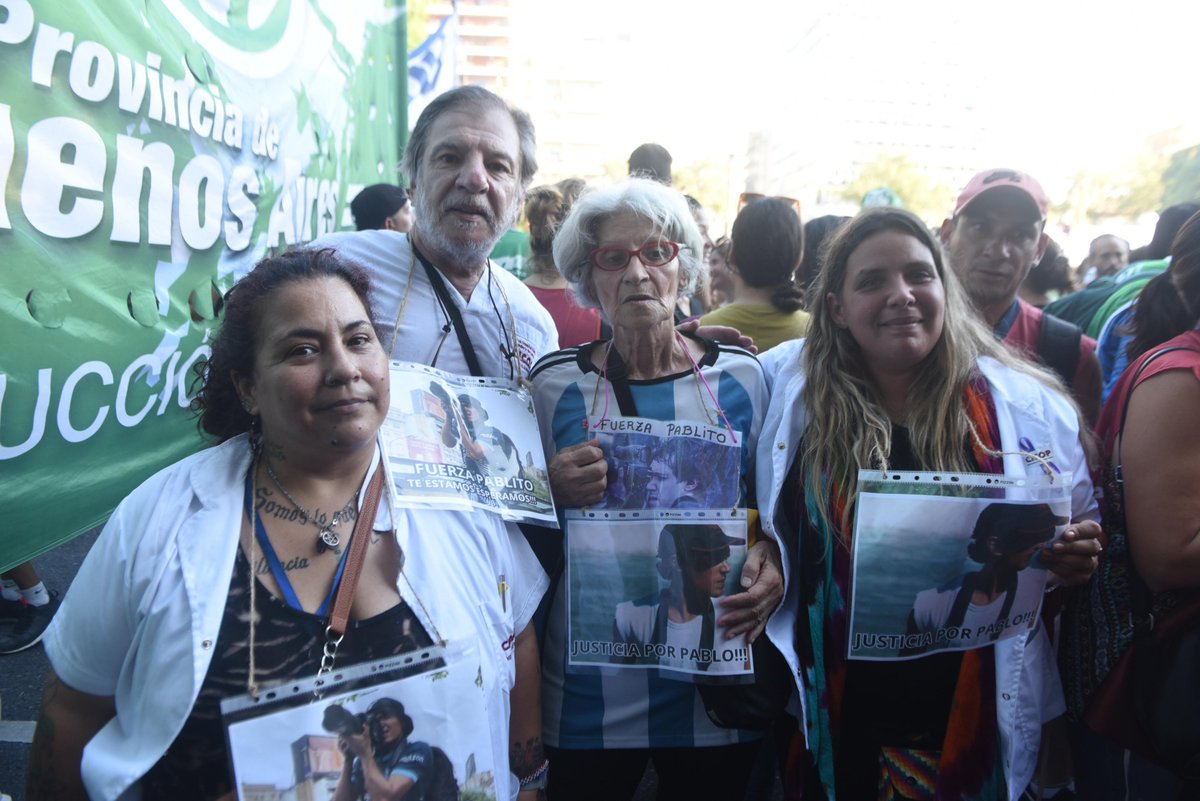 CICOP_ok's tweet photo. 🔴 Acompañamos hoy a lxs jubiladxs en el #Congreso para expresar nuestro apoyo a sus legítimos reclamos por aumento de emergencia, medicamentos sin cargo y prórroga de la moratoria previsional.

#BastaDeAjuste y represión!
Lxs jubiladxs no son casta!
Justicia por #PabloGrillo! https://t.co/fdsrXBjJMK