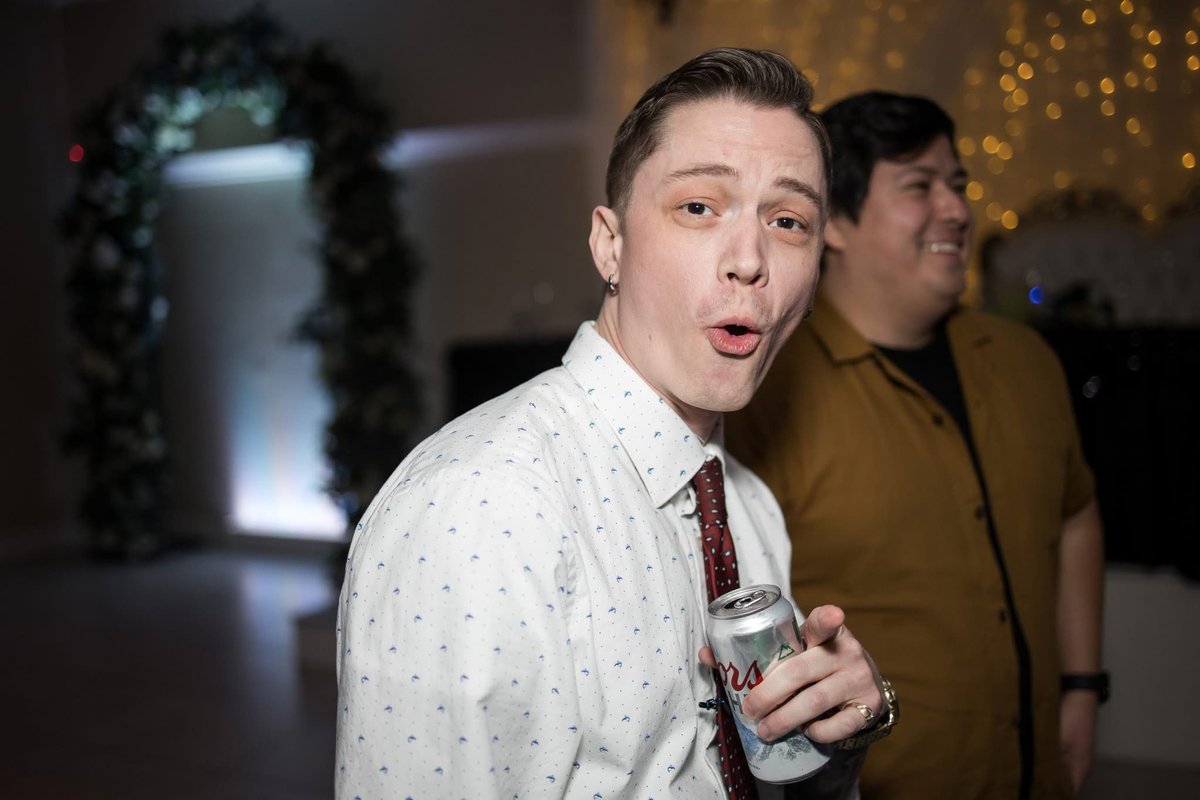 VelliCalvelli's tweet photo. Invite me to your wedding so I can hit on your mother in law. https://t.co/dFXXrfSMZ8