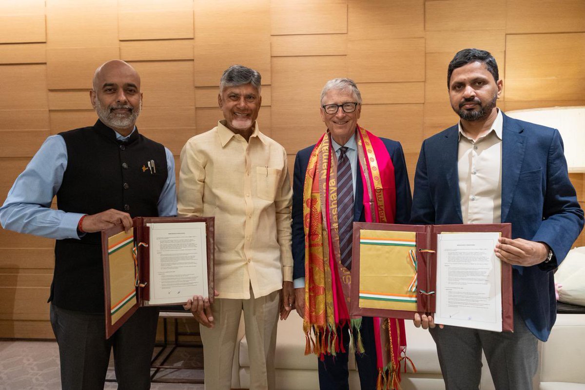 amaravatinews24's tweet photo. AP CM invited Bill Gates to visit the Amaravati and Tirupati 

Bill Gates accepted the invitation. 

#AndhraPradesh #Amaravati #Tirupati https://t.co/Qptyh3qY1B