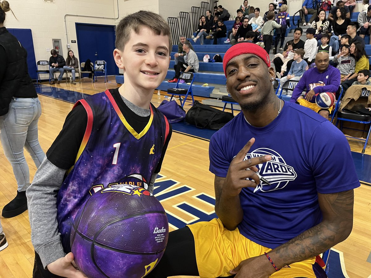 RyanFernandez40's tweet image. Fun time with the Harlem Wizards.  Got to meet all the players. Great guys &amp;amp; an amazing time!!!

@HarlemWizards #harlemwizards #basketball #bball #basketballshow #basketballgame #onthecourt #comedy #freestyle