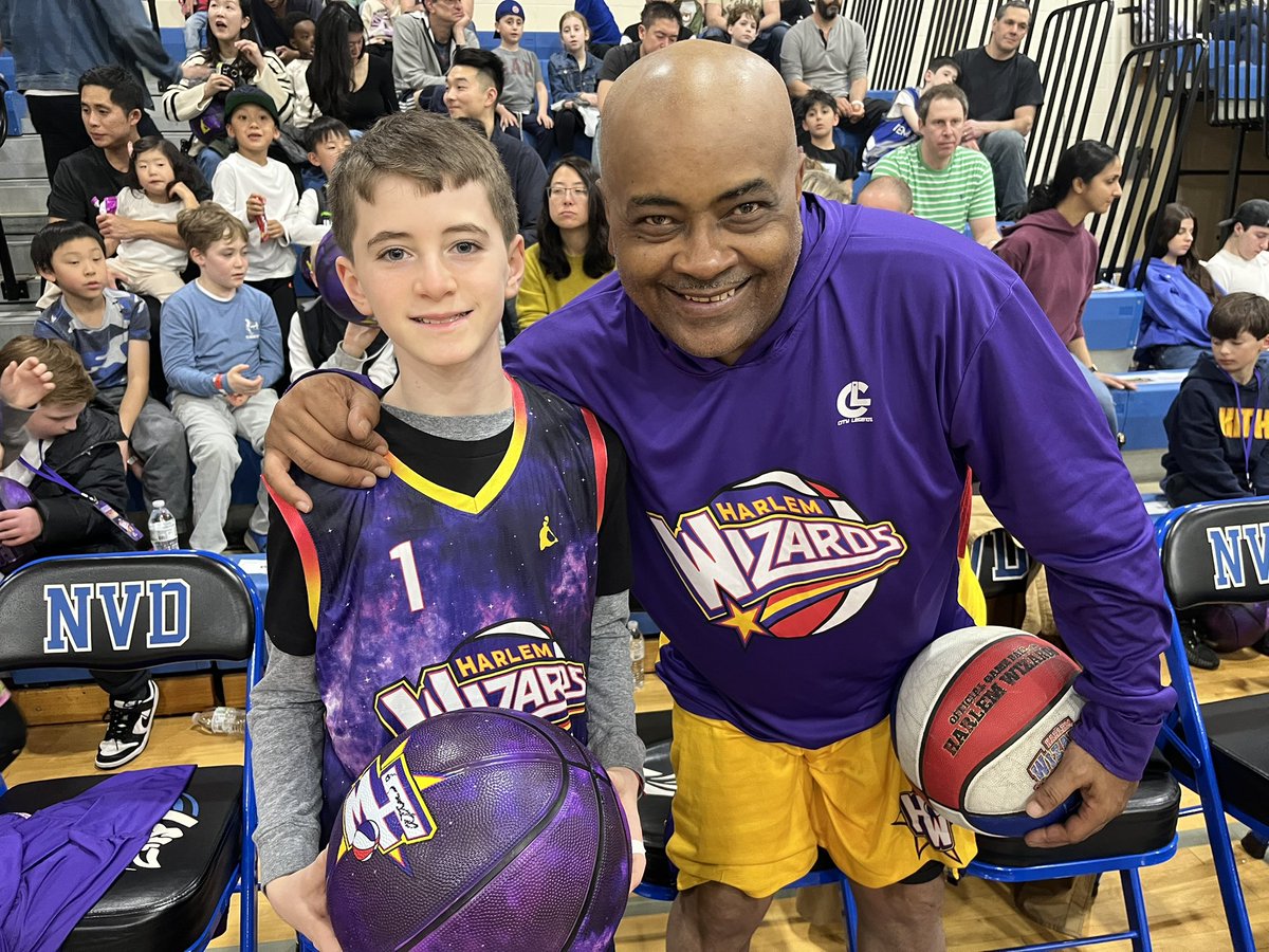 RyanFernandez40's tweet image. Fun time with the Harlem Wizards.  Got to meet all the players. Great guys &amp;amp; an amazing time!!!

@HarlemWizards #harlemwizards #basketball #bball #basketballshow #basketballgame #onthecourt #comedy #freestyle