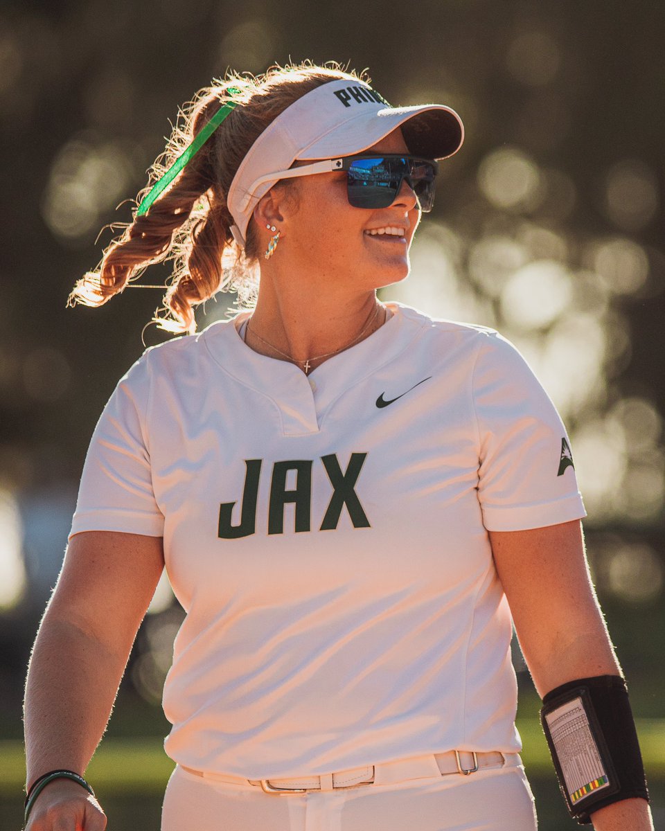 JAX_Softball's tweet photo. ‘Phins BATTLING against the Gators⚔️

#JUPhinsUp https://t.co/nLsDzHfcvW