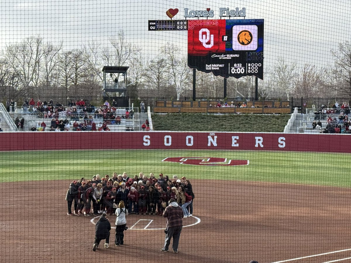 DevinNewsom's tweet photo. Players representing all 5 decades of @OU_Softball are on the field for first pitch! How cool is that!? #50th @OU_Softball 🔥🥎 #BoomerSooner https://t.co/bnSon6pTEw