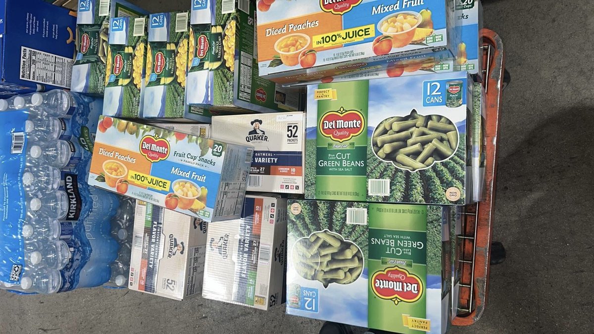 KhalsaAidUSA's tweet image. Khalsa Aid California provided much needed food essentials to Breaking the Chains in Fresno, CA. 

#foodessentials #fresno #volunteers #khalsaaidusa #khalsaaid