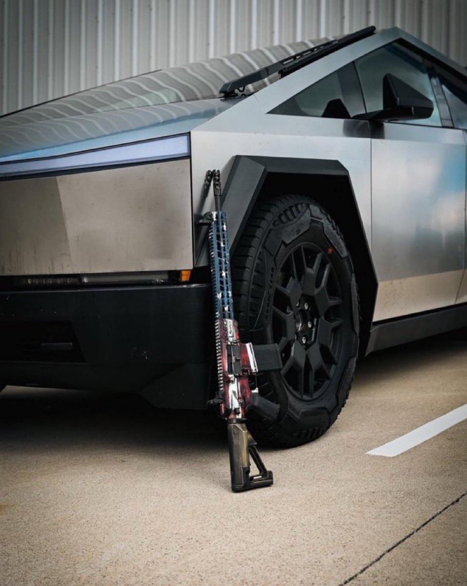 TechOperator's tweet image. PSA: Attempting to burn a Tesla in Texas can cause lead poisoning.