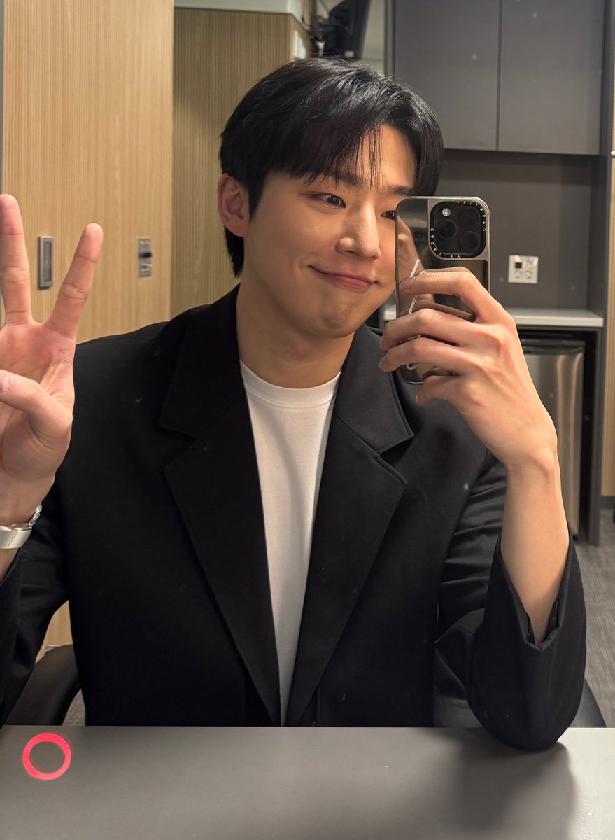 jetty_916's tweet photo. 아 오늘도 눈뜨자마자 태민이 보고 싶고요 태민이 보려면 돈 벌어야 하니까 일하겠습니다 다들 조금 일하고 많이 버는 행복한 하루 보내십시오🫡 https://t.co/AWVaGguNtq