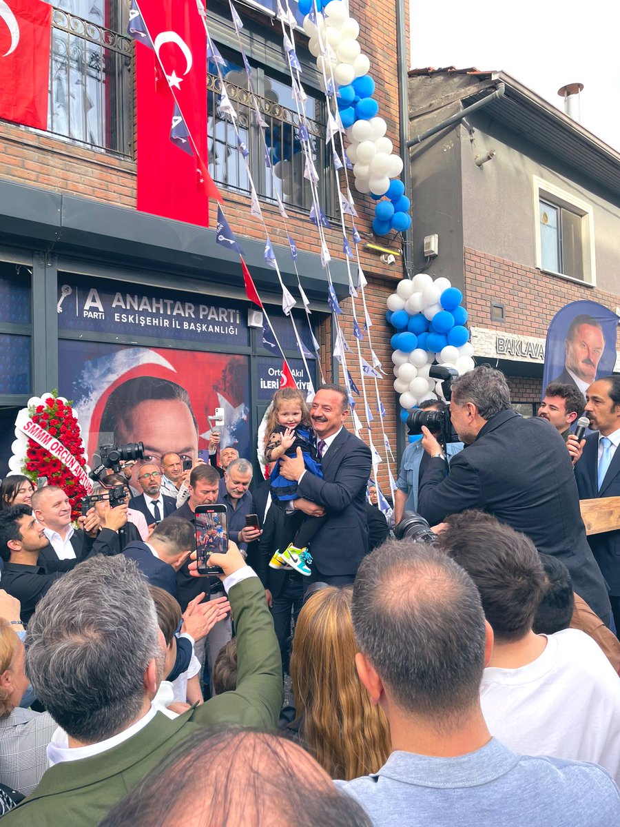 guven855's tweet photo. Eskişehir’den geriye kalanlar…Misafir perverlikleri ile bizleri ağırlayıp güzel bir kongre geçiren Eskişehir il başkanı ve yönetimine teşekkür ediyorum..Hayırlı olmasını diliyorum🇹��🗝️
@yavuzagiraliog 
@anahtarparti 
@AnahtarPartiEsk https://t.co/HcuVKbiYGx