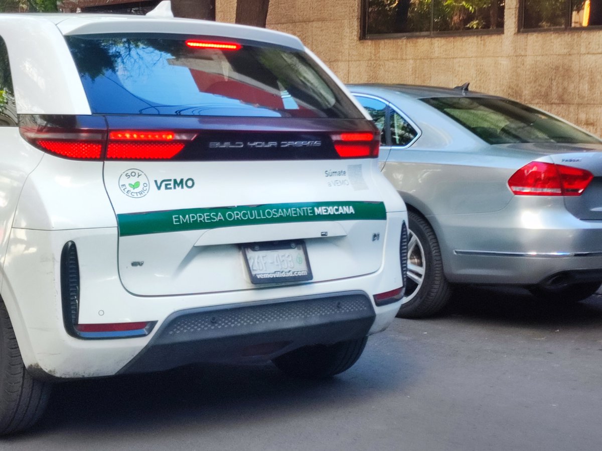 Daiguchisan's tweet photo. @TlalpanVecinos Vehículo #vemo de @Uber_MEX o @DiDi_Mexico con @placasblancas1 https://t.co/mJZUxmYnws