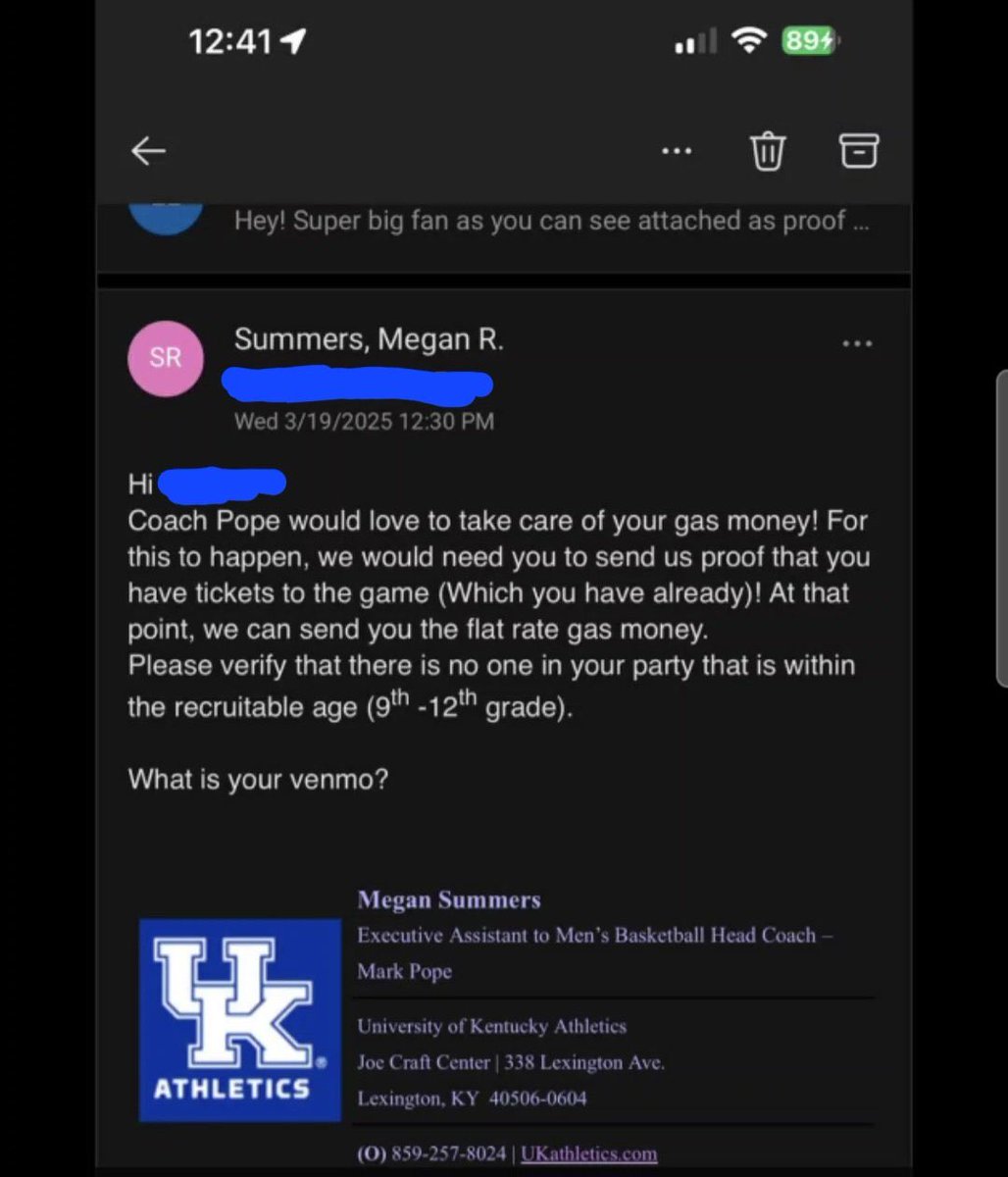 KySportsRadio's tweet photo. Mark Pope is actually giving people the money who emailed him for gas money to Milwaukee 

H/t @CBeasmoreSports https://t.co/3cIjyxx5mx