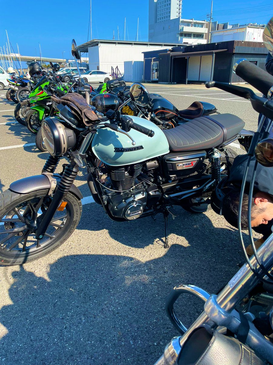 sintaK333's tweet photo. おはようございます😄👋
太陽出て少し暖かくなってきました😉✨☀️

今日は職場のバイク仲間とそのお友達総勢14名くらい？でのツーリングです🤗

全員無事に帰って来れるように安全運転で🈁田尻漁港からスタートしま〜す🏍️💨✌️ https://t.co/tvVAjeKxU7