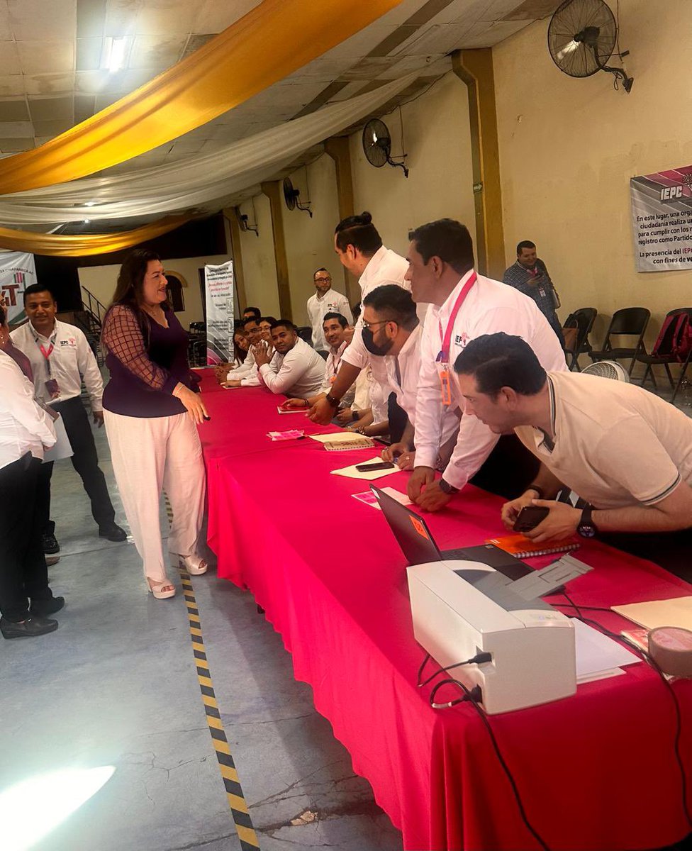 Este día, recibí a Carlos Román, Director General del Archivo del Edo. Se firmó convenio con la colectiva 50+1, capítulo Chiapas, por todas 💜, también dimos inicio a las asambleas de las AC que están en proceso de constitución como Partidos Políticos Sociales. Avanzamos 🙌