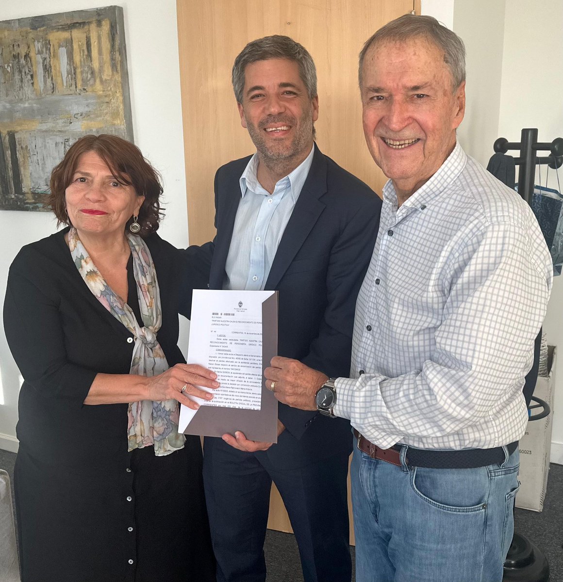 JSchiaretti's tweet photo. Dimos un gran paso con la conformación de #Hacemos en la provincia de Corrientes.

Compartí esta importante noticia en un encuentro con el intendente de Gobernador Virasoro, @emilianofr2025, y la dirigenta correntina Elvira Miranda; con quienes seguimos fortaleciendo este espacio que impulsa el federalismo, la producción y la generación de empleo.