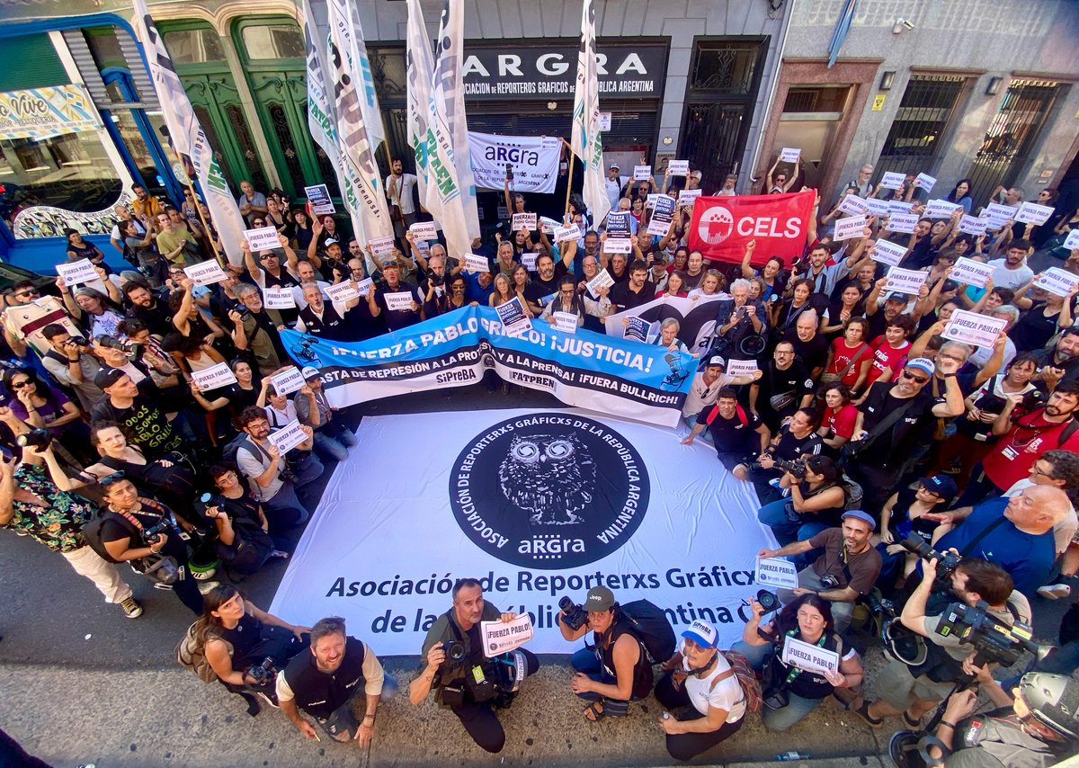 PrensaFATPREN's tweet photo. 📣 Hoy acompañamos la concentración en Congreso junto a @sipreba @aRGra_ y @SiPreBo por los jubilados y justicia por Pablo Grillo

#FueraBullrich ¡Basta de ataques a los trabajadores de prensa! https://t.co/3g8ndXcU2f