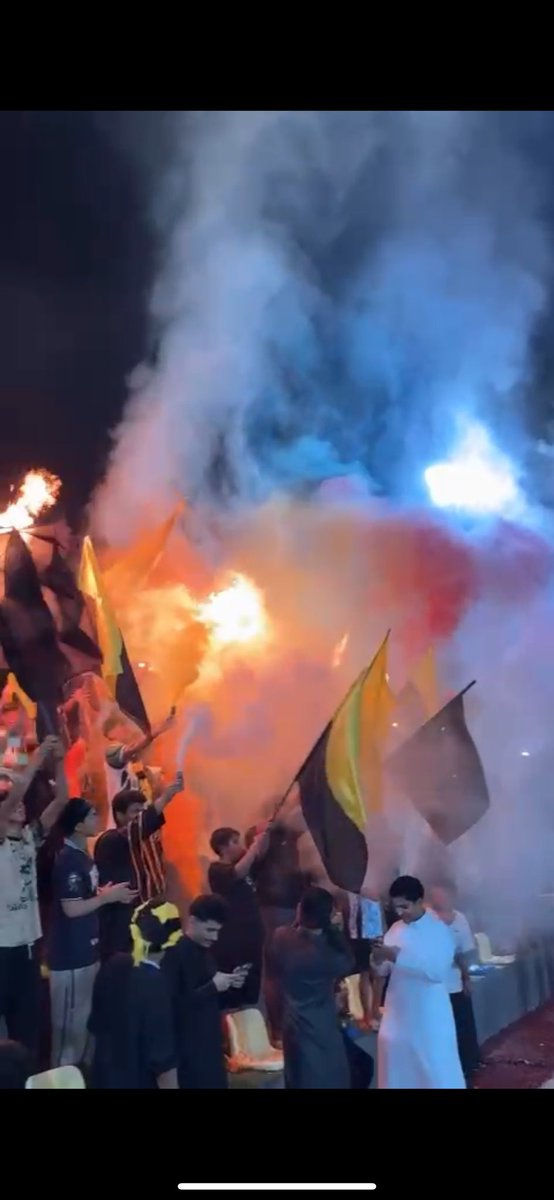 كل كلمات الشكر لن توفيكم حقكم يا جمهور الذهب💛💛.

•

•