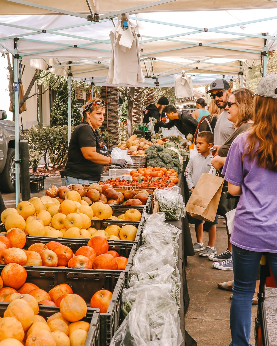 DistrictAtGVR's tweet photo. New hours starting March 20th! ⏰ Join us every Thursday from 9 AM - 1 PM at The District Farmers Market! 🌿🥕 Stroll through fresh, seasonal finds, support local vendors, and soak up the community vibes. See you there! #LifestyleMadeEasy #ShopTheDistrict https://t.co/LmJcxW7sl2