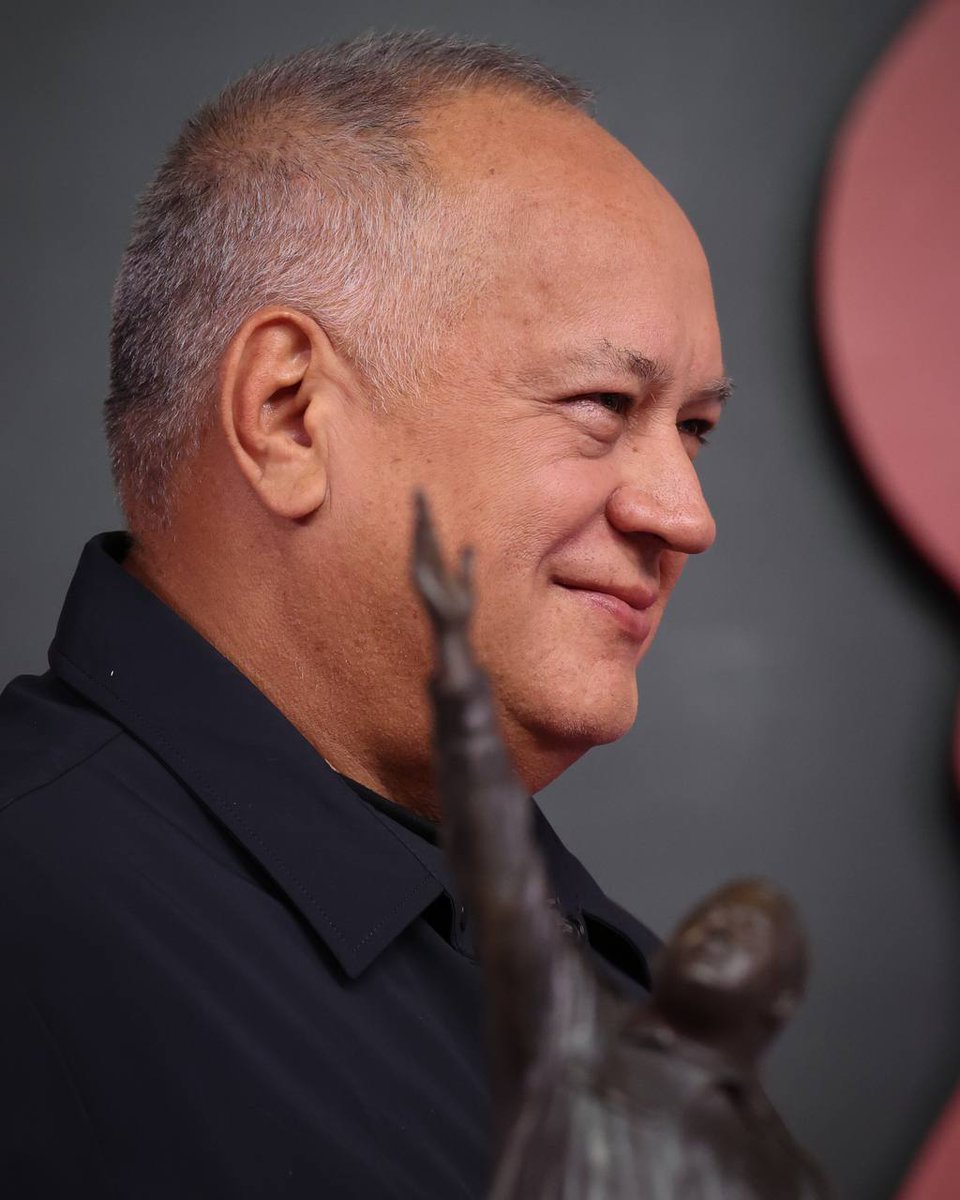 #EnVivo <a href="/dcabellor/">Diosdado Cabello R</a>: Hay que ser muy, muy arrastrado para hacer lo que hace Bukele. Yo le digo así, esto no es nuevo, desde que recibió la presidencia he dicho que es un fascista, desde que se asomó en la política y lo que hago es confirmarlo ahora.

#BukeleCachorritoYLacayo