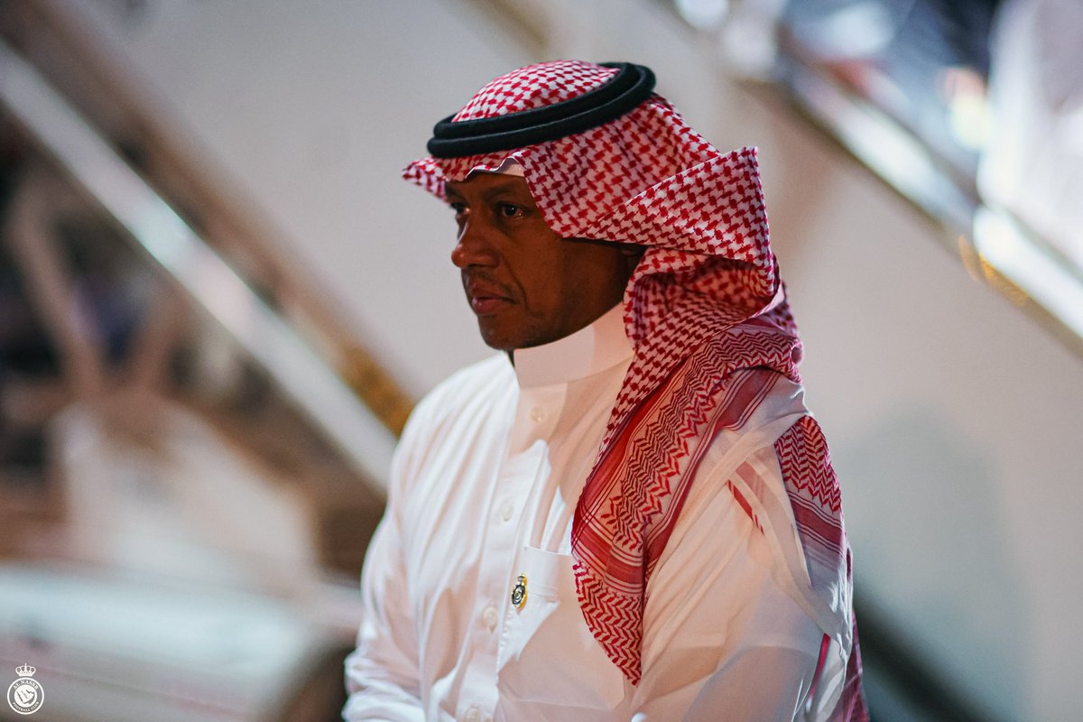 بالنسبة لي شخصياً لم أطالب بوجود الأستاذ #ماجد_الجمعان لكي أقول له شيل مدرب او خلي مدرب او جدد عقد لاعب او ضم اللاعب فلان ، هو أقرب شخص لكل التفاصيل بنادي #النصر وهو أعلم مننا بكل شيء ، وسأدعم اي قرار يتخذه ، والا مافائدة حضوره ، أن رأى استمرار بيولي فأنا معه ، وان رأى اقالته