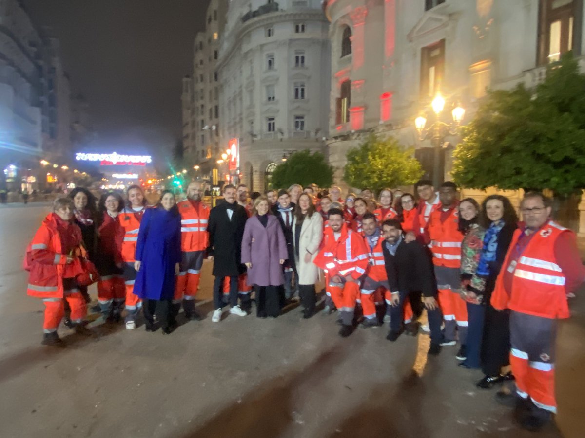 PSOEValencia's tweet image. Sense ells i elles no podríem viure les falles com les hem viscut i gaudit.

Un any més, gràcies als @bomberosvlc , @policialocalvlc, @protecivilvlc, @CruzRojaVLC i el servei de neteja perquè heu fet un treball impecable.

#Falles25
#Crema25