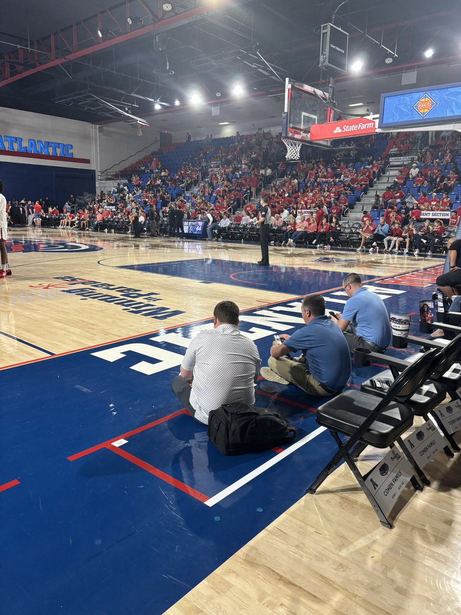 Watching <a href="/DavidPJablonski/">David Jablonski</a> tweet is like watching Gordon Ramsey cook or Michael Jordan shoot free throws. 

In the presence of greatness