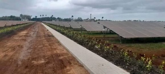 ☀️⚡El Ministerio de Energía y Minas informó en su cuenta en X que ya están sincronizados, en fase de prueba, los parques fotovoltaicos La Sabana en Granma y Remedios en Villa Clara.

🔗acortar.link/KTGY3w