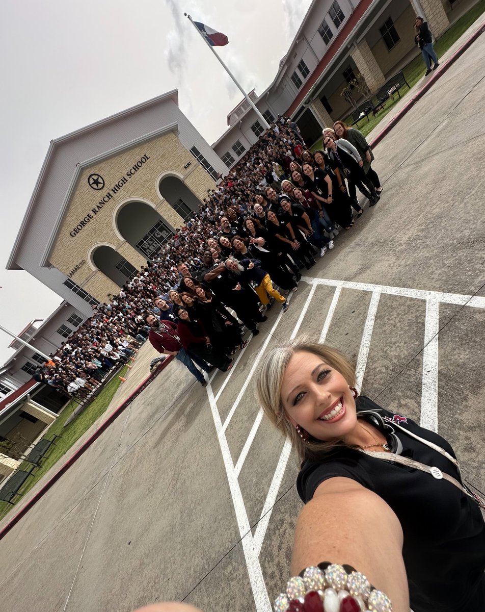 pinkpatterson's tweet photo. It’s #SRSZN at the @WeAreGRHS Ranch! Class of 2025 Pano ✅ #WeAreGR #KaleyRockedIt #Goldbeck https://t.co/uaktRrC64t