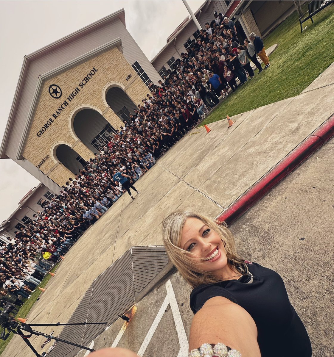 pinkpatterson's tweet photo. It’s #SRSZN at the @WeAreGRHS Ranch! Class of 2025 Pano ✅ #WeAreGR #KaleyRockedIt #Goldbeck https://t.co/uaktRrC64t